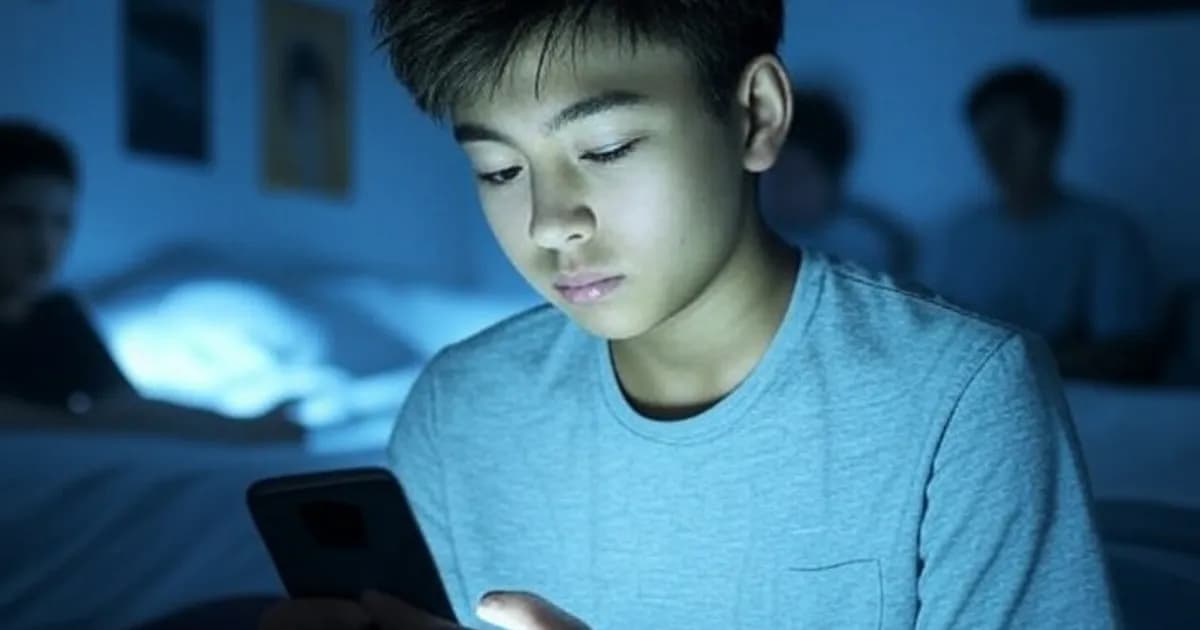 En 2026, les compagnons IA conversationnels séduisent massivement les jeunes, au point qu'un tiers des adolescents préfèrent leur parler de leurs sentiments plutôt qu'à des humains. Les experts de l'Université de Californie et l'American Psychological Association alertent sur les conséquences potentielles de cette tendance sur le développement des compétences sociales.