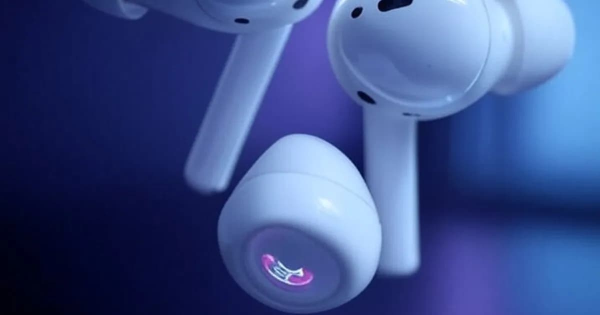 OpenAI s'apprête à dévoiler son premier appareil hardware : des écouteurs IA avec processeur 2-nm pour un traitement local. Lancement prévu fin 2026.